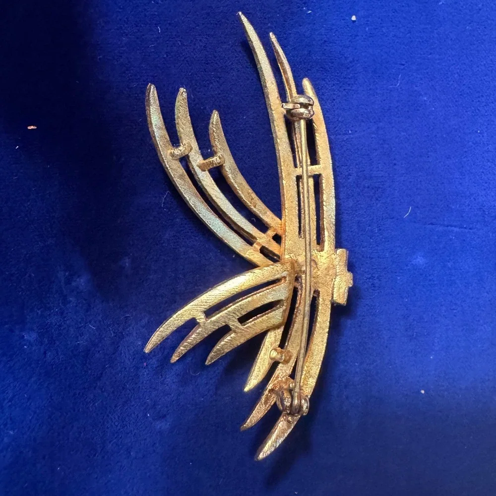 Vintage Gold Tone Textured Spray Brooch Mid Century Modern Curved Pin